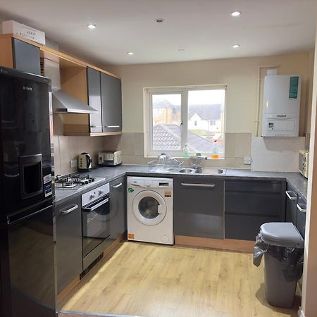 Lovely 2 Bedroom Family Holiday Home Thamesmead  ภายนอก รูปภาพ